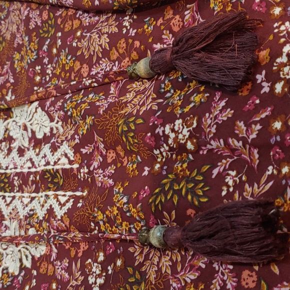 Embroidered blouse - Picture 4 of 4